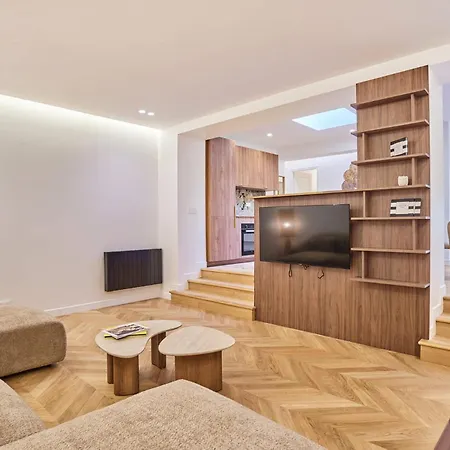 Modern 2 Bedrooms Center Of *